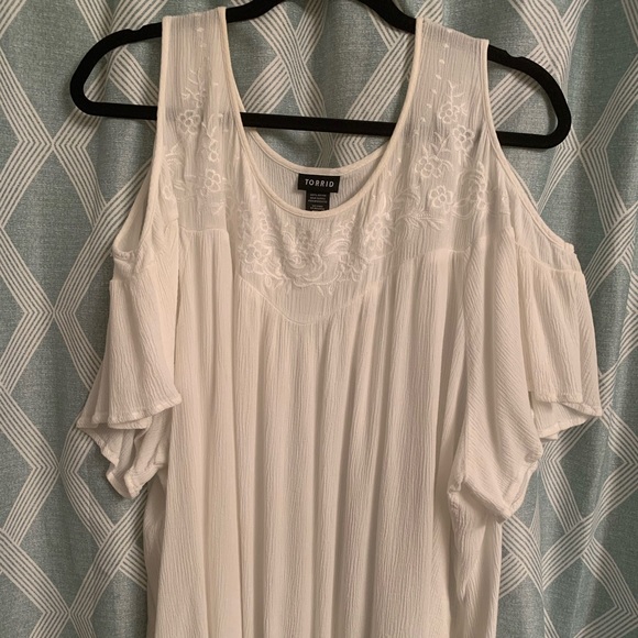 Torrid 4x cold shoulder white top - Picture 1 of 4